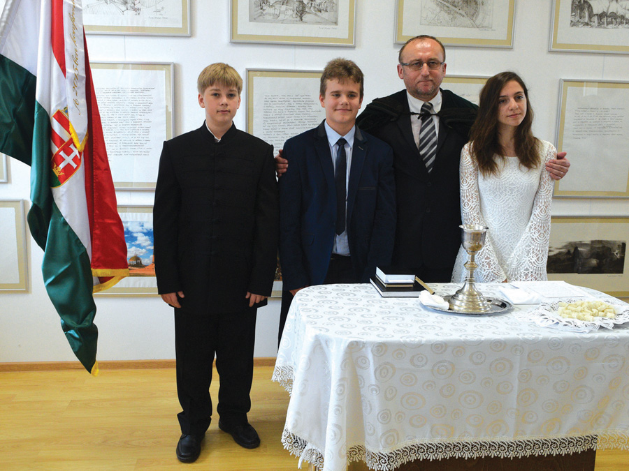 konfirmalas-uj-ezredev