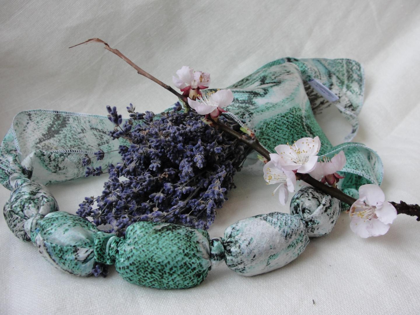 Mentazöld levendulás nyakék