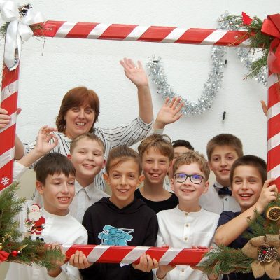 Egy nagy családba érkeznek az előkészítősök-Milos Edit a kilencedik generációt fogadja szeptemberben